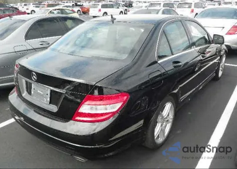 2009 Mercedes-Benz C300 z USA, uszkodzony, nr VIN WDDGF54X29F197576